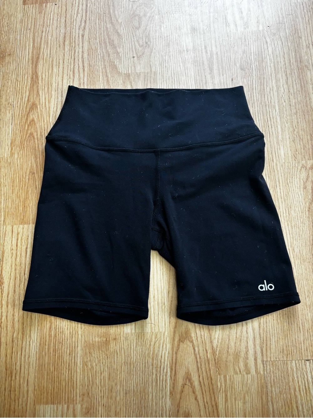 Alo black biker shorts small gym work out lift yoga Pilates barre run *flaw